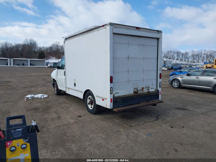 2004 GMC Savana Cutaway Standard