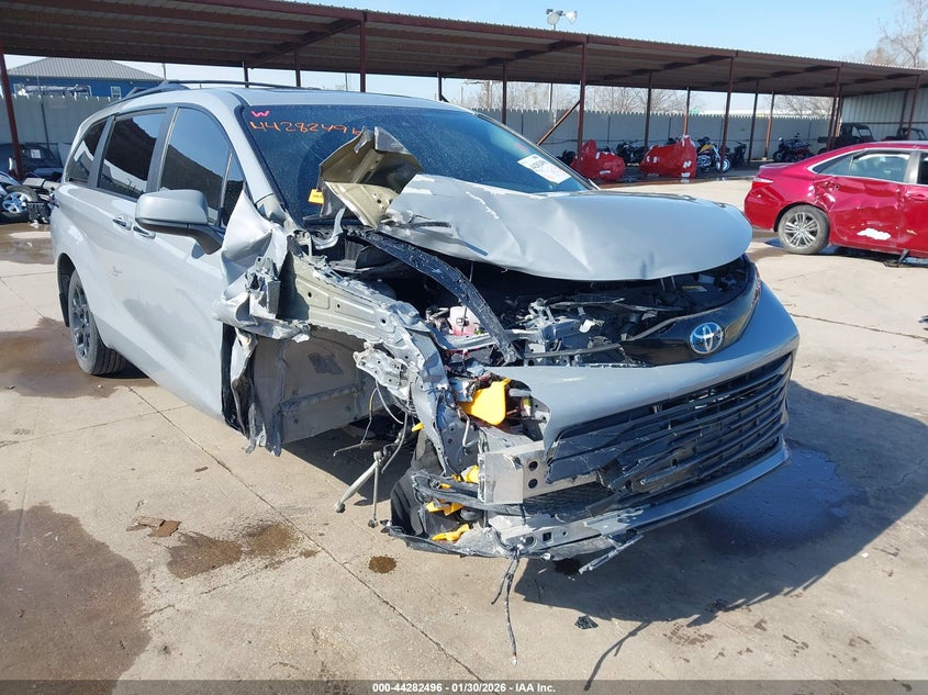 2025 Toyota Sienna Woodland Edition