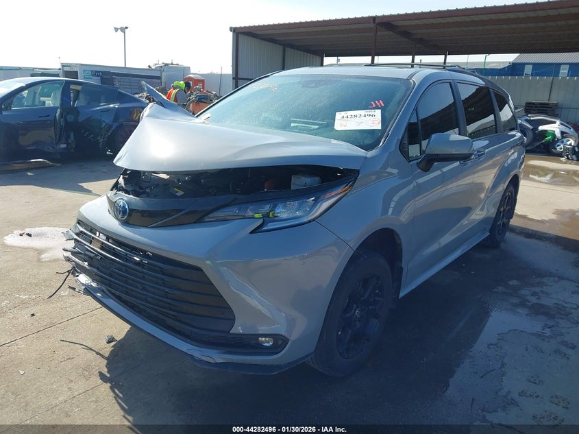 2025 Toyota Sienna Woodland Edition