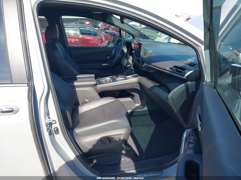 2025 Toyota Sienna Woodland Edition