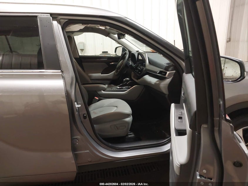 2025 Toyota Highlander Xle