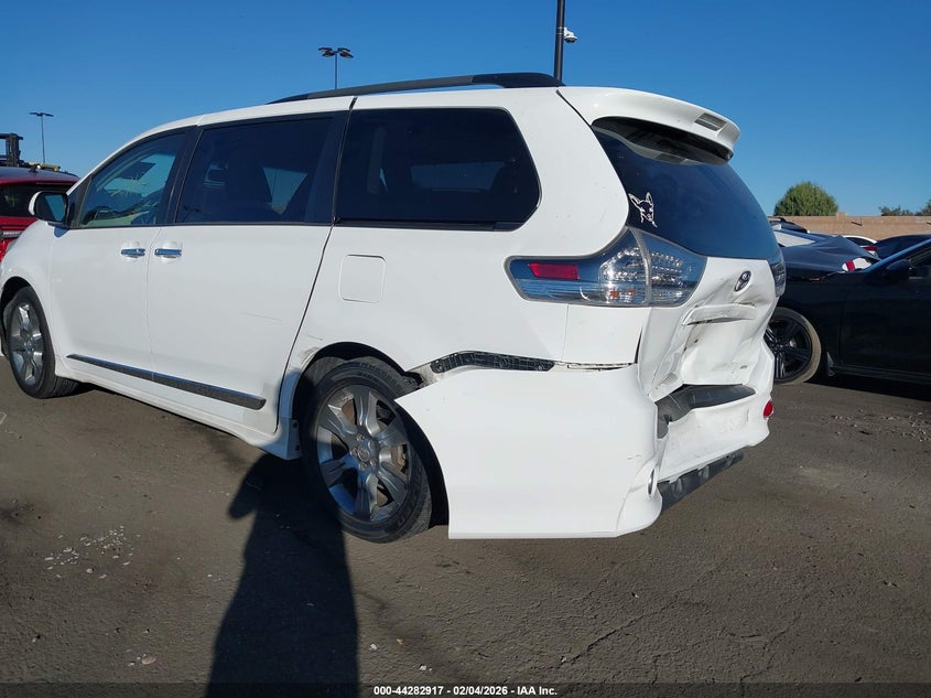 2014 Toyota Sienna Se 8 Passenger