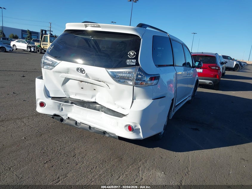 2014 Toyota Sienna Se 8 Passenger