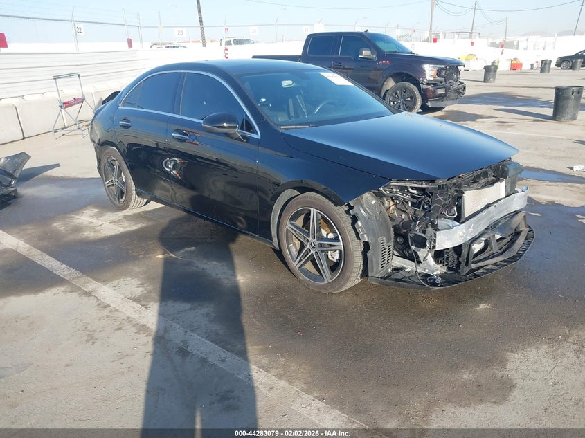 2022 Mercedes-Benz A 220