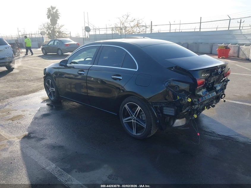 2022 Mercedes-Benz A 220