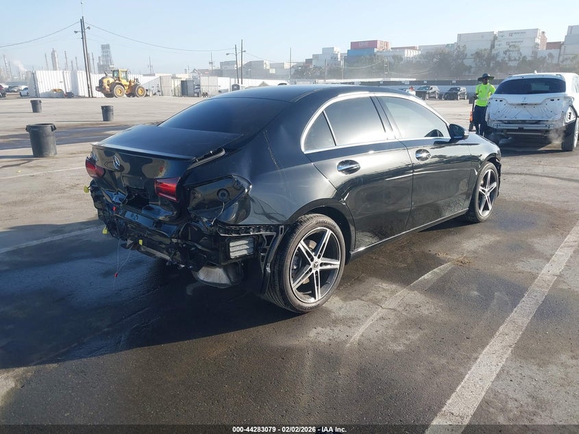 2022 Mercedes-Benz A 220