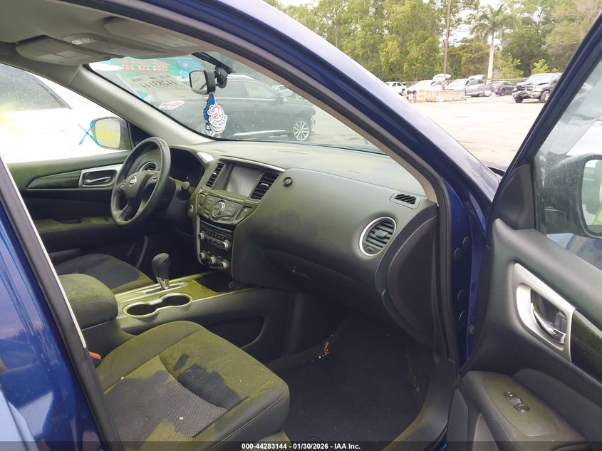 2017 Nissan Pathfinder Sv