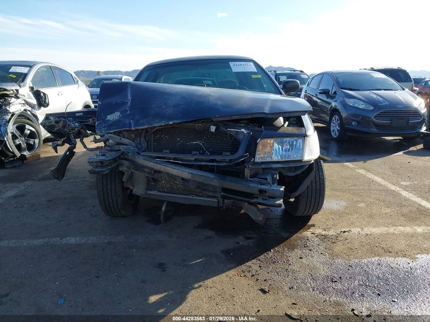 1999 Ford Crown Victoria VIN: 2FAFP73W9XX176674 Lot: 44283563
