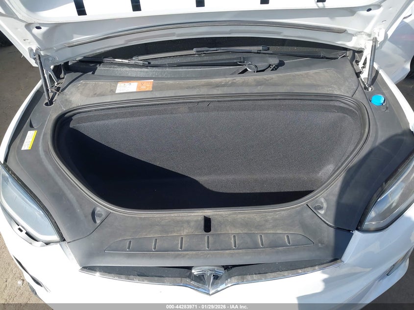 2016 Tesla Model X 60D/70D/75D/90D VIN: 5YJXCAE21GF009999 Lot: 44283971