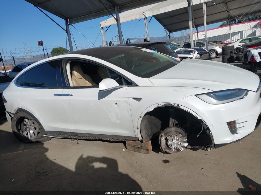 2016 Tesla Model X 60D/70D/75D/90D VIN: 5YJXCAE21GF009999 Lot: 44283971