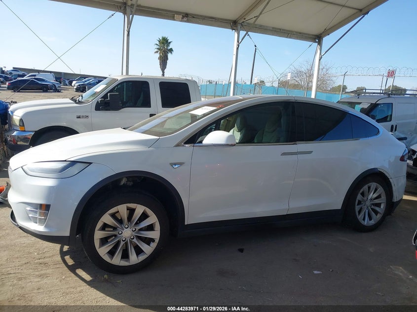 2016 Tesla Model X 60D/70D/75D/90D VIN: 5YJXCAE21GF009999 Lot: 44283971