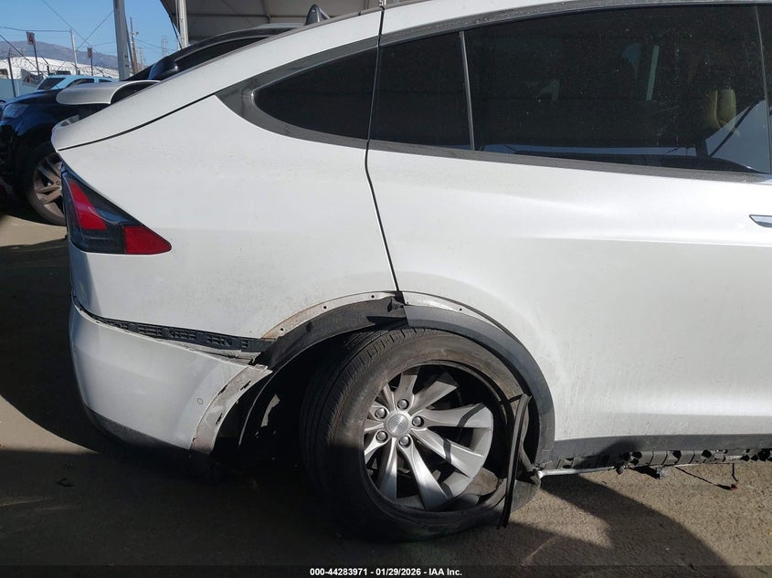 2016 Tesla Model X 60D/70D/75D/90D VIN: 5YJXCAE21GF009999 Lot: 44283971