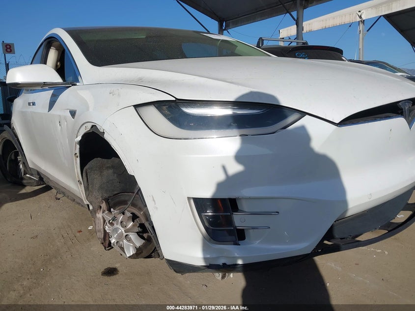 2016 Tesla Model X 60D/70D/75D/90D VIN: 5YJXCAE21GF009999 Lot: 44283971