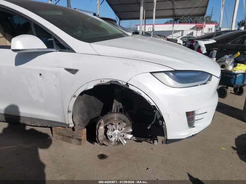 2016 Tesla Model X 60D/70D/75D/90D VIN: 5YJXCAE21GF009999 Lot: 44283971