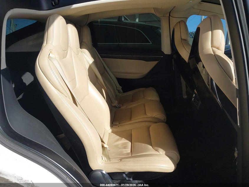 2016 Tesla Model X 60D/70D/75D/90D VIN: 5YJXCAE21GF009999 Lot: 44283971