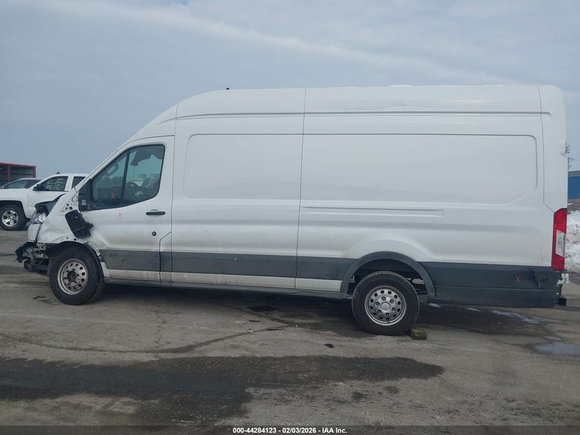 VIN 1FTBFSX85RKB67239 2024 FORD T-350
