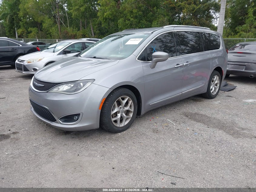 2017 Chrysler Pacifica Touring-L Plus