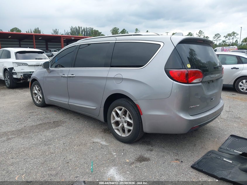 2017 Chrysler Pacifica Touring-L Plus