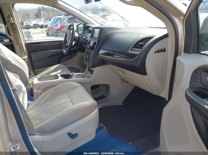 2013 Chrysler Town & Country Touring-L