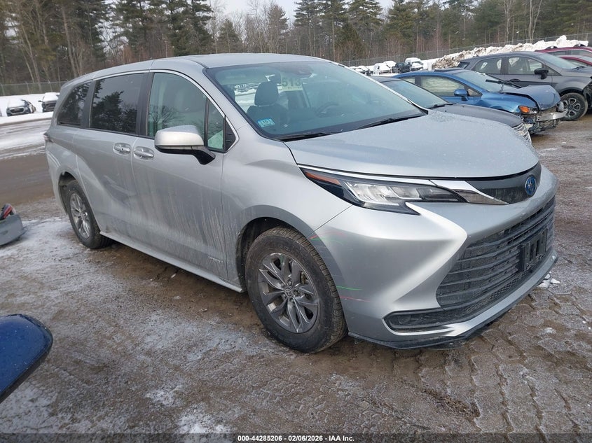 2021 Toyota Sienna Le