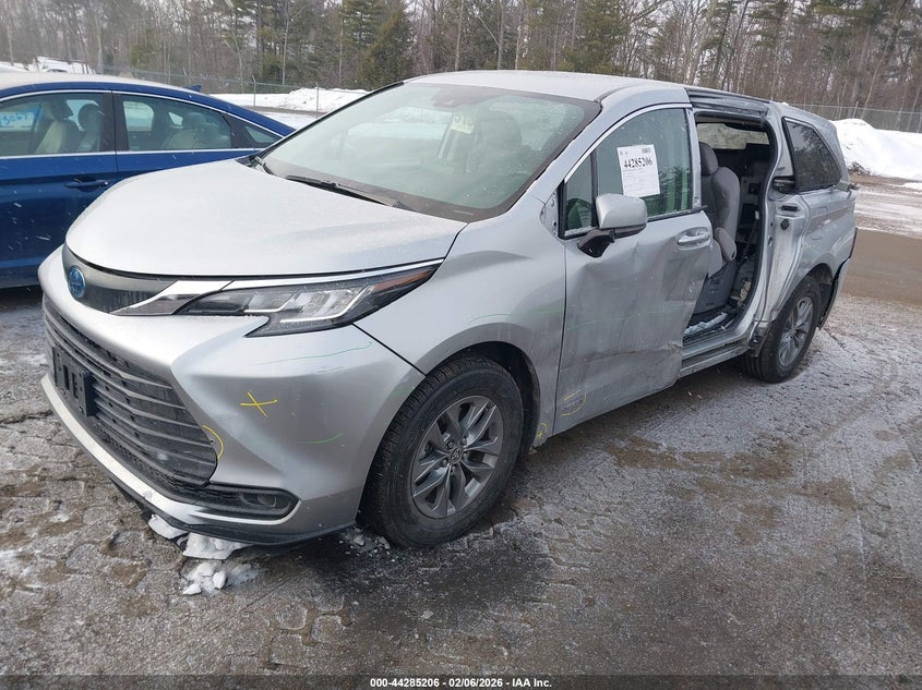 2021 Toyota Sienna Le