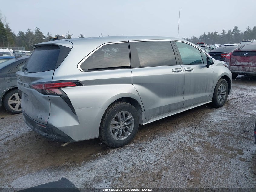 2021 Toyota Sienna Le