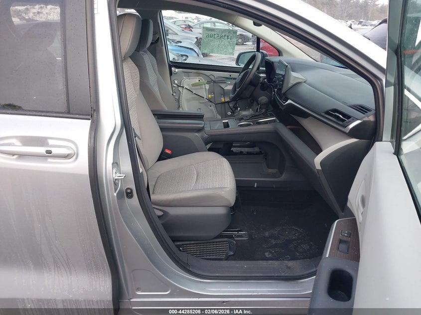 2021 Toyota Sienna Le