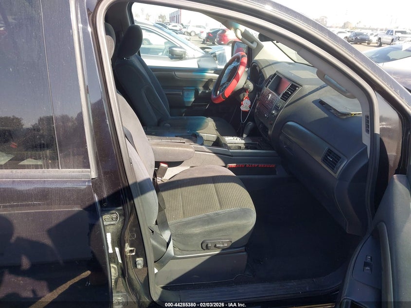 2013 Nissan Armada Sv