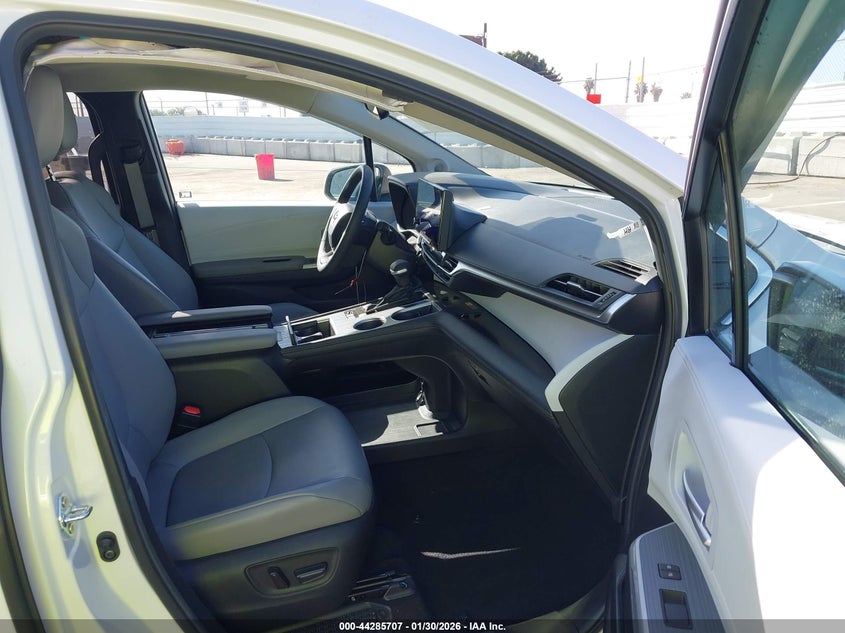 VIN 5TDJRKEC5SS253341 2025 TOYOTA SIENNA XLE