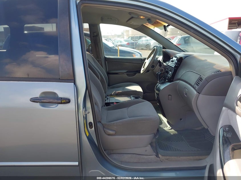 2005 Toyota Sienna Le