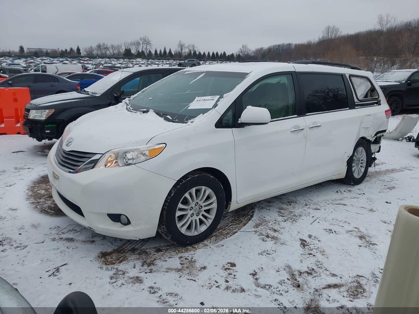 2012 Toyota Sienna Xle V6 8 Passenger
