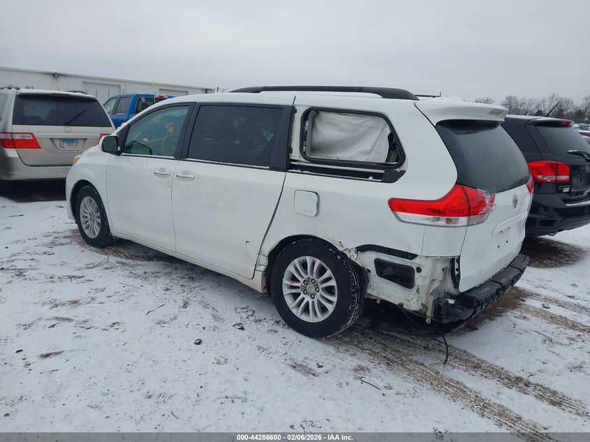 2012 Toyota Sienna Xle V6 8 Passenger