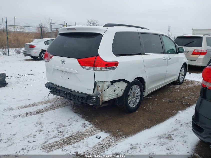 2012 Toyota Sienna Xle V6 8 Passenger