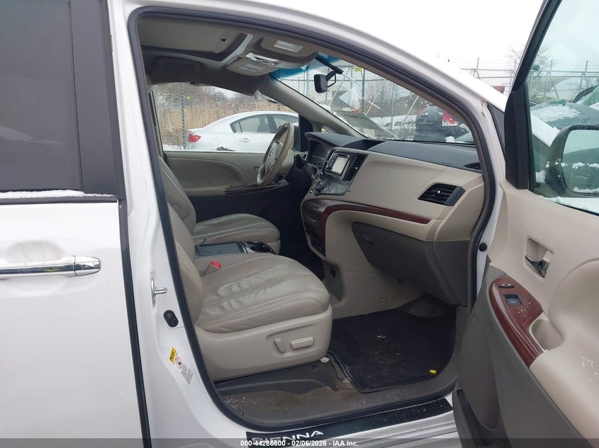 2012 Toyota Sienna Xle V6 8 Passenger
