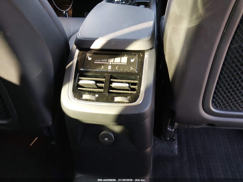 VIN YV4H60PE4S1333492 2025 VOLVO XC90 PLUG-IN HYBRID T8 PLUS 7-SEATER