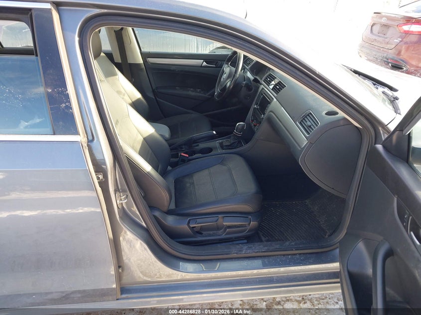 2015 Volkswagen Passat 1.8T Limited Edition