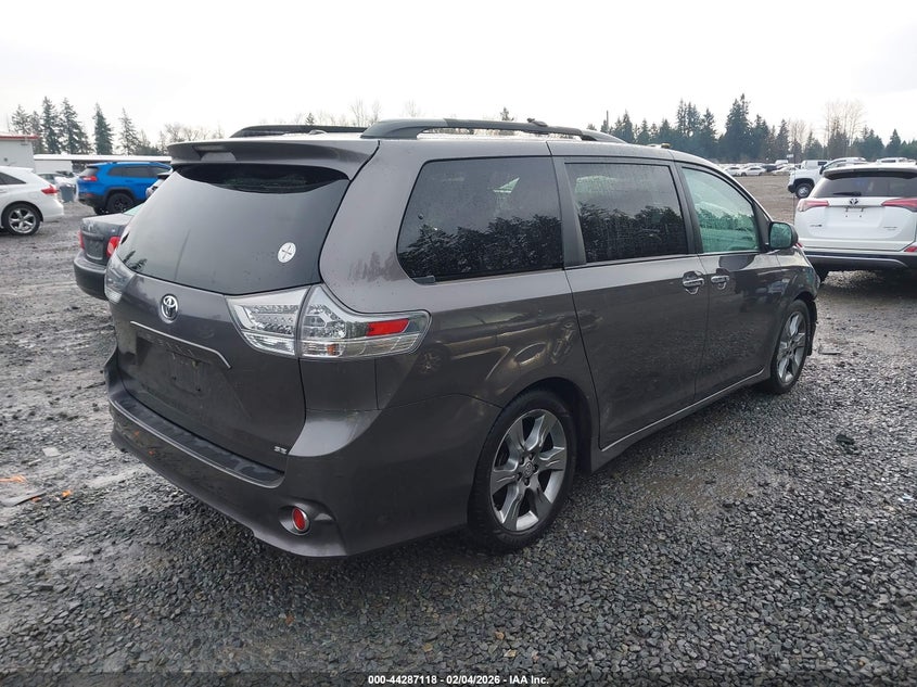 2013 Toyota Sienna Se 8 Passenger