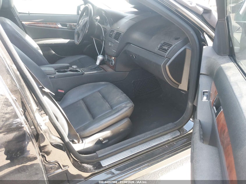 2010 Mercedes-Benz C 300 Luxury 4Matic/Sport 4Matic