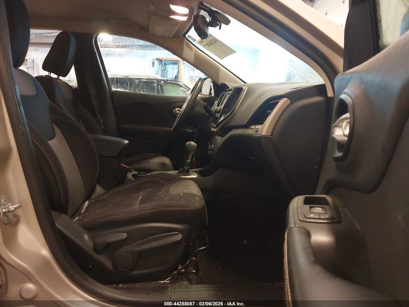 2015 Jeep Cherokee Sport