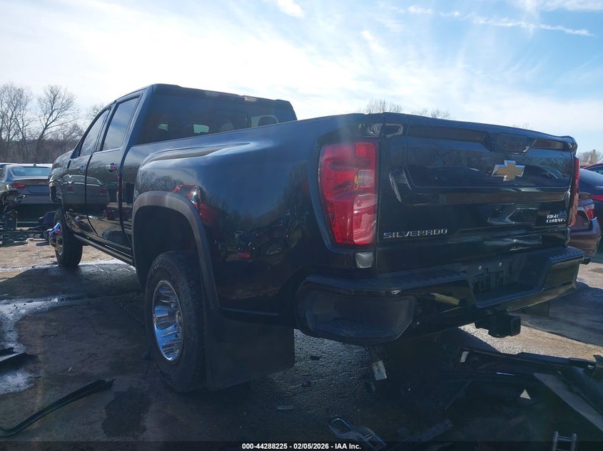 2022 CHEVROLET SILVERADO 3500HD auction photo 3