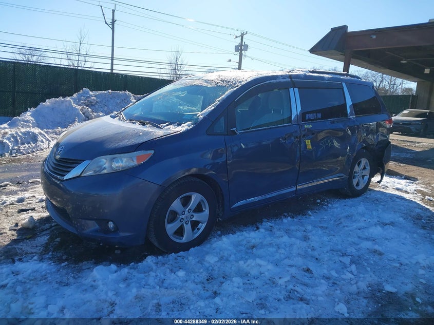 2013 Toyota Sienna Le V6 8 Passenger