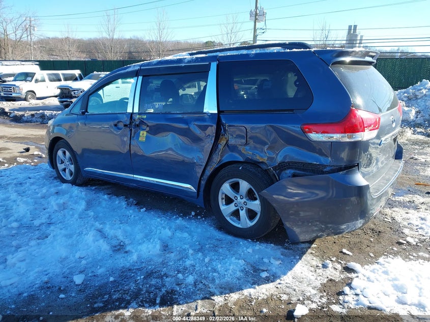 2013 Toyota Sienna Le V6 8 Passenger
