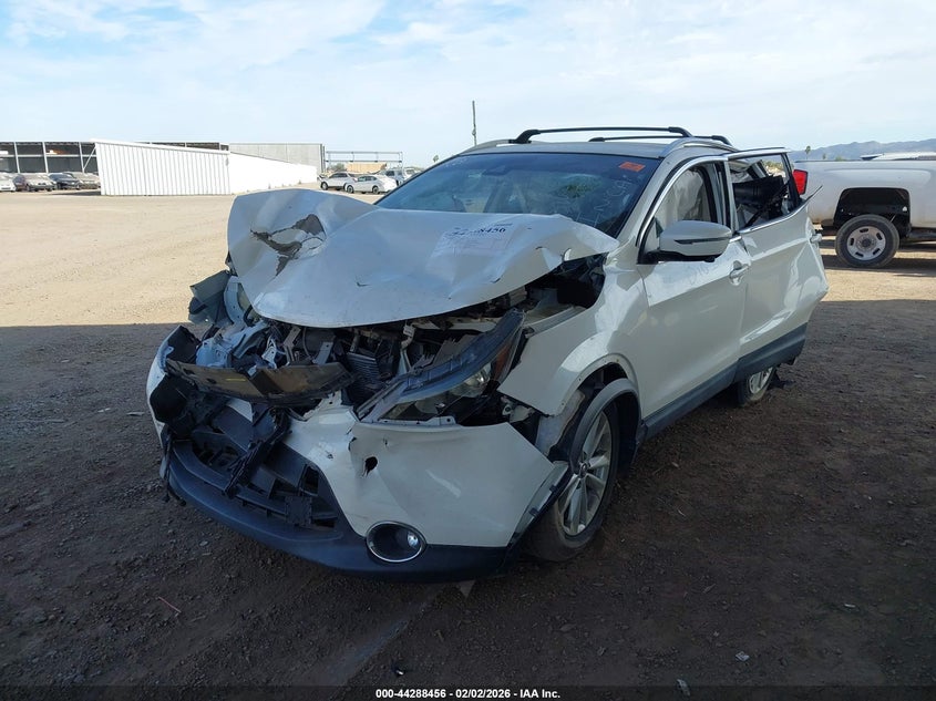 Vin: jn1bj1cp2kw233109, lot: 44784792, nissan rogue sport sv 20192