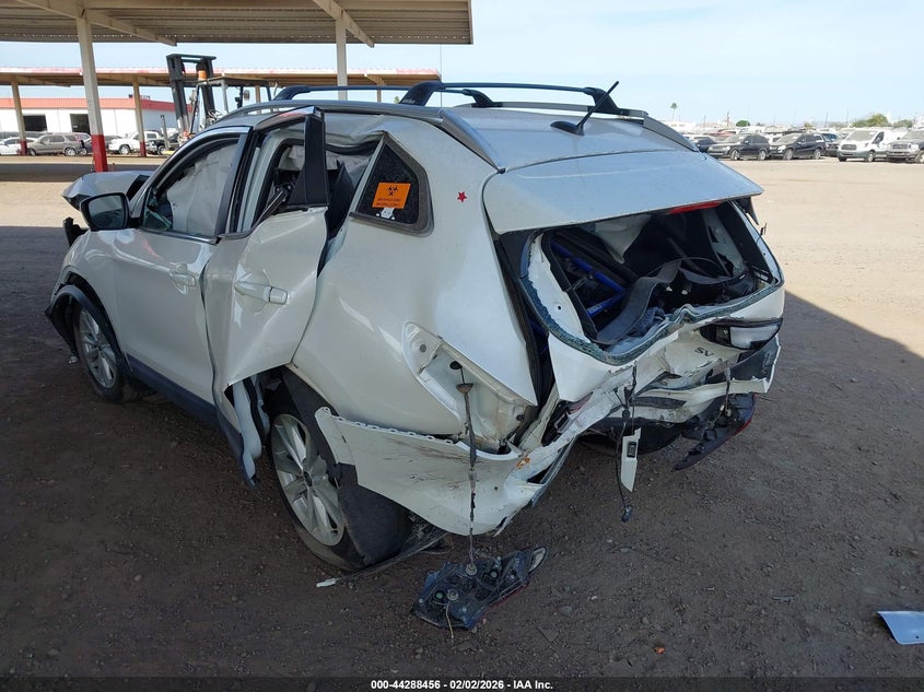 Vin: jn1bj1cp2kw233109, lot: 44784792, nissan rogue sport sv 20193