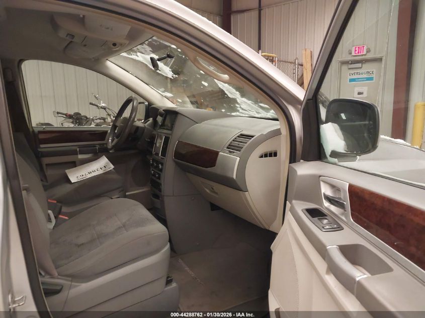 2010 Chrysler Town & Country Touring