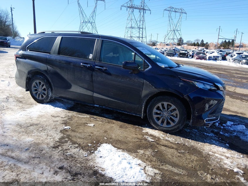 2023 Toyota Sienna Xle