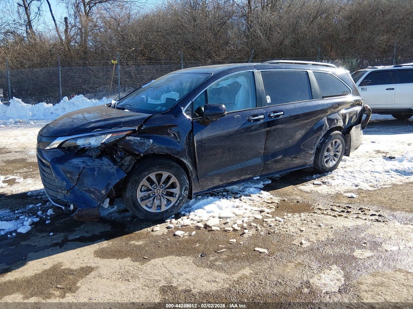 2023 Toyota Sienna Xle
