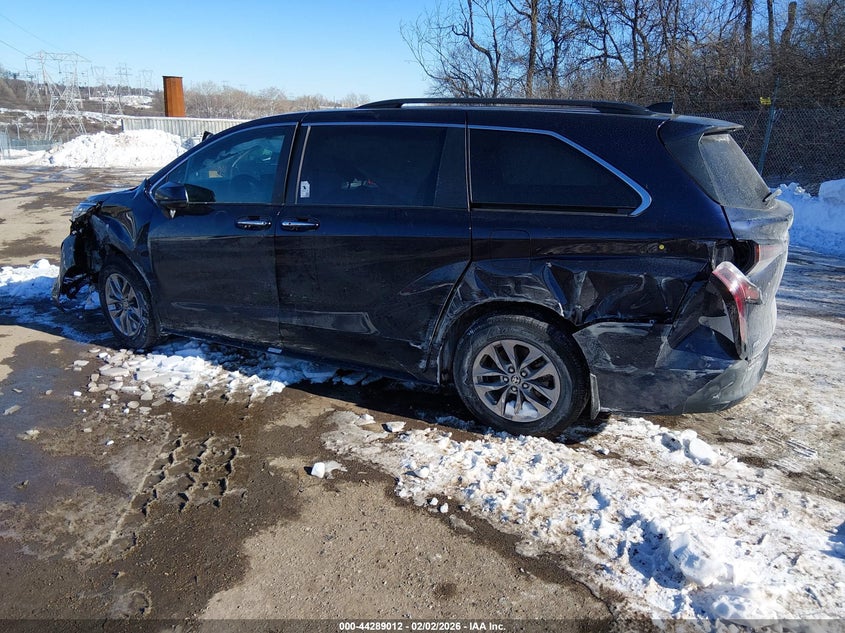 2023 Toyota Sienna Xle