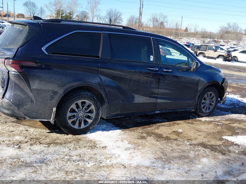2023 Toyota Sienna Xle