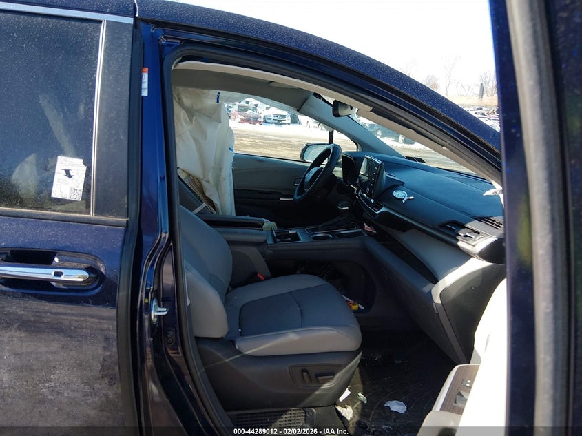 2023 Toyota Sienna Xle